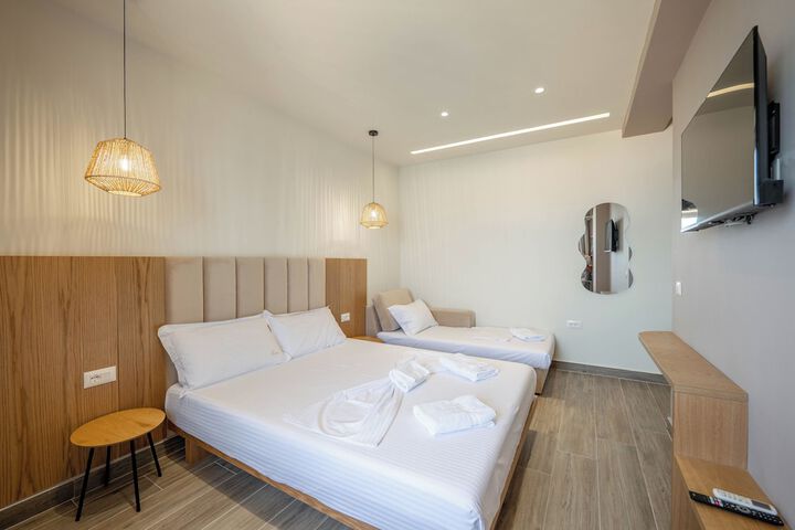 Room 9 of 175