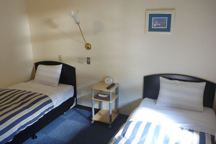 Room 16 of 66
