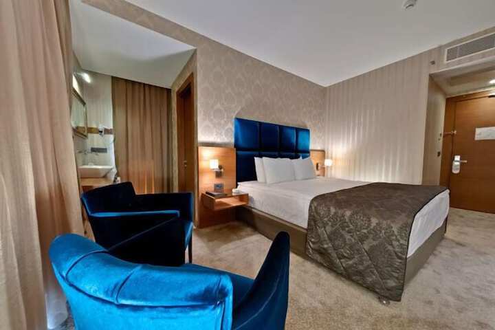 Room 5 of 52