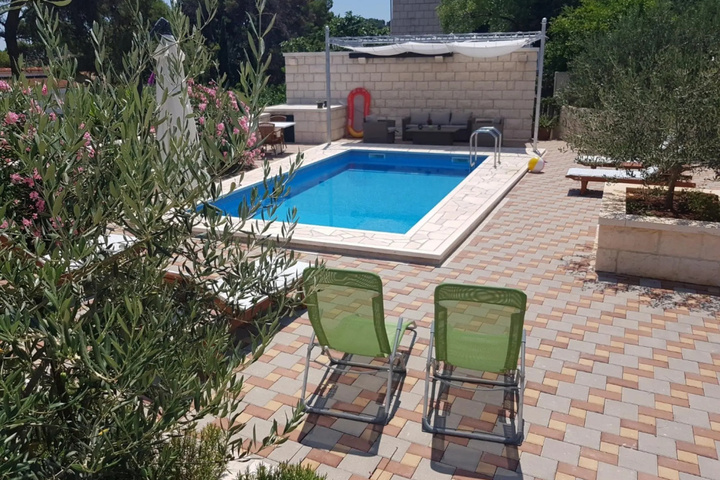 Pool 4 of 25