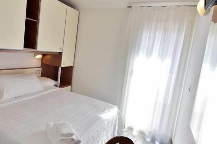 Room 7 of 32