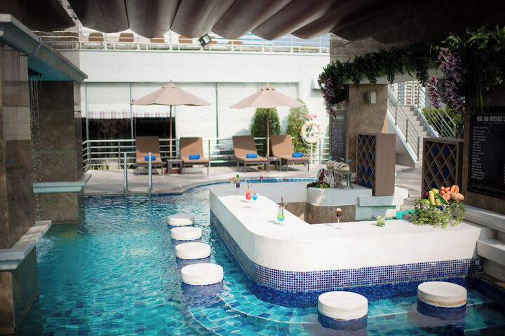 Pool 40 of 77