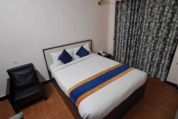 Room 4 of 7