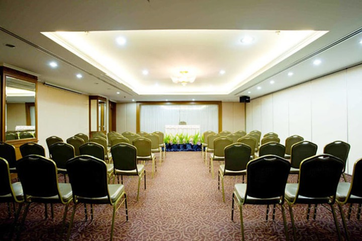 Ballroom/Hall 45 of 64