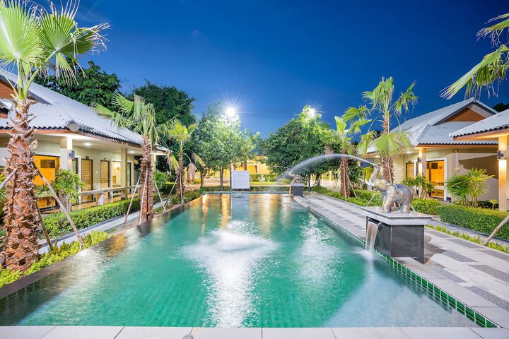 Tontan Resort Cha-Am in Tha Yang