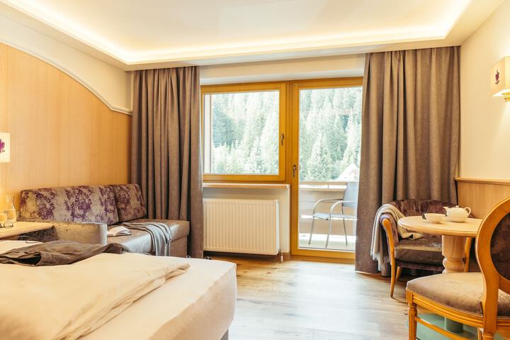 Room 33 of 159
