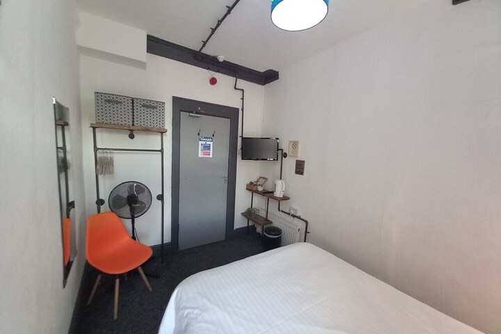 Room 10 of 114