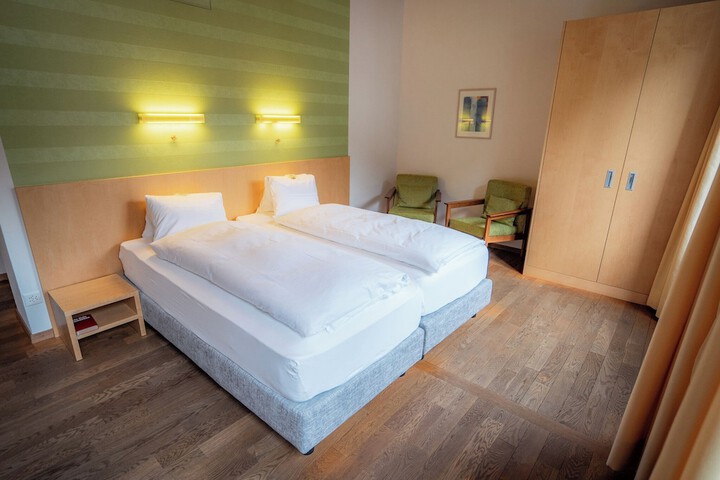 Room 8 of 27