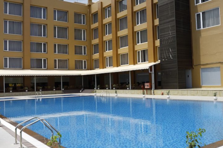 Pool 60 of 118