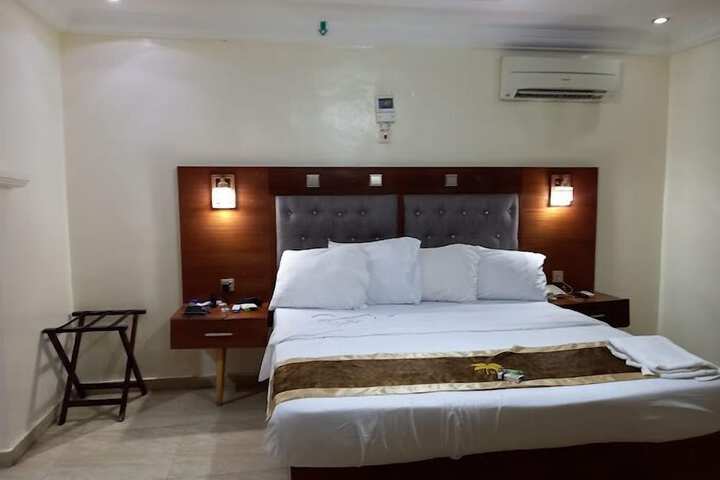 Room 3 of 56