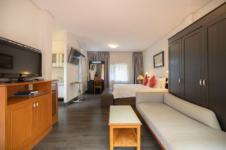 Room 33 of 159