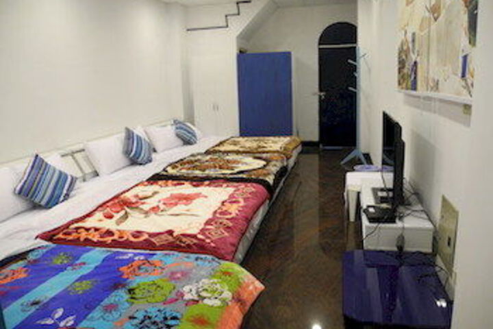 Room 9 of 43