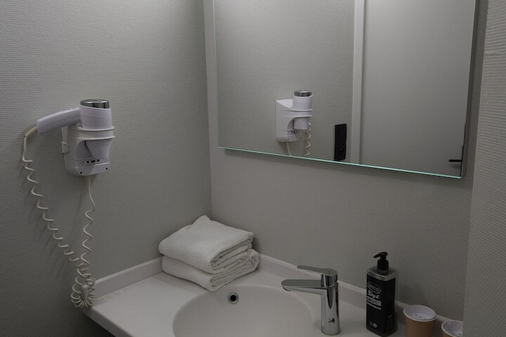 Room 20 of 49