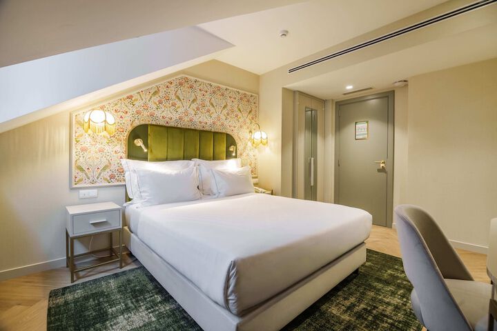 Room 5 of 44