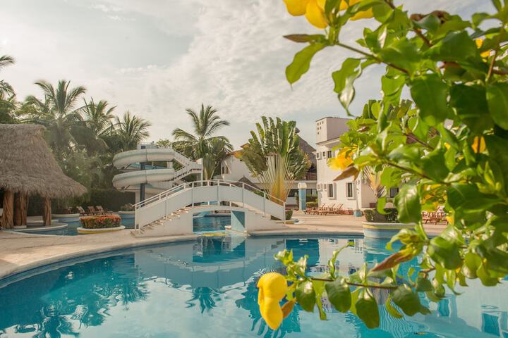 Exterior of Hotel Villa Azul