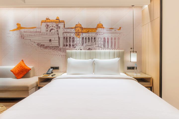 Room 8 of 32