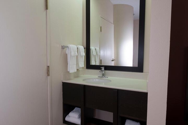 2 Double Beds (14 of 14)