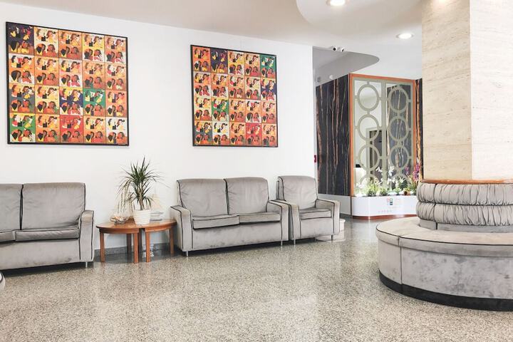 Entrance & Lobby
