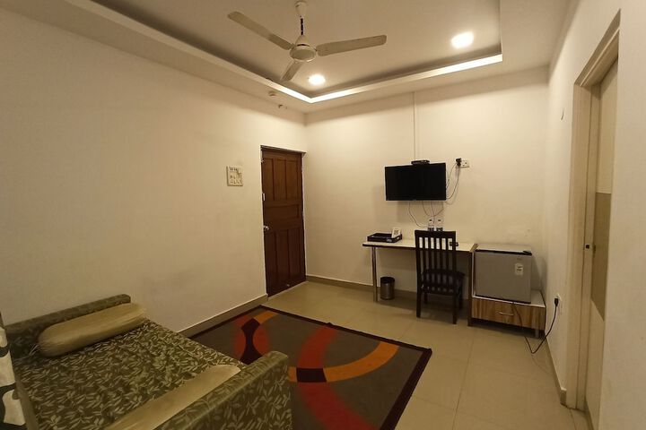 Room 15 of 33