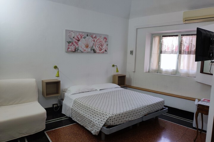 Room 11 of 25