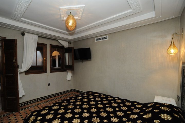 Room 9 of 48
