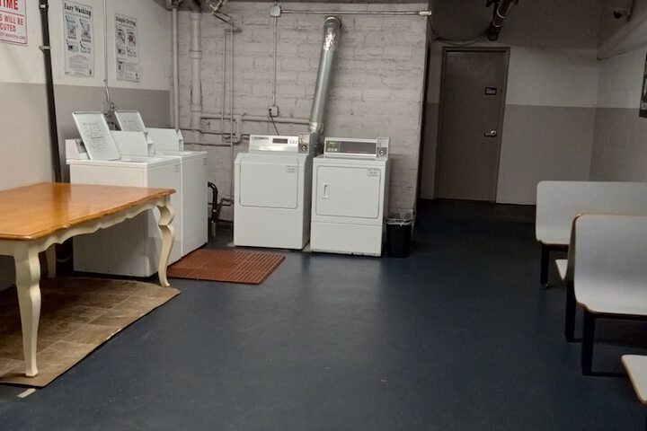 Room 6 of 10