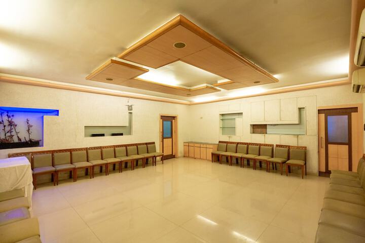 Ballroom/Hall 27 of 34