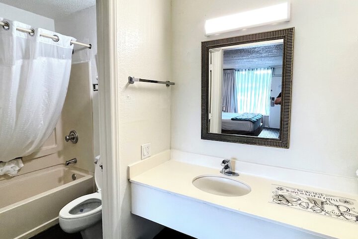 Room 19 of 41