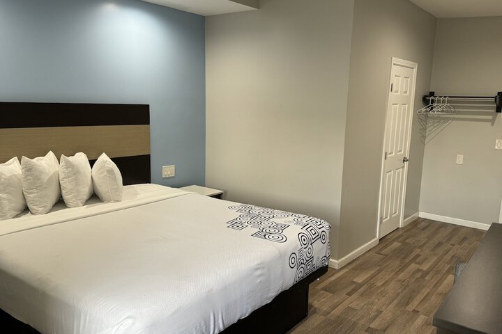 1 King Bed (9 of 22)