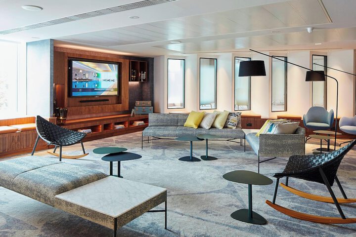 Lounge 52 of 83