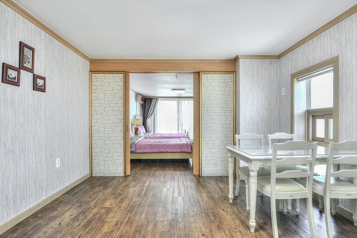 Room 10 of 37