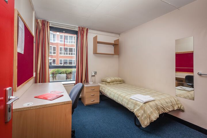 Room 43 of 83