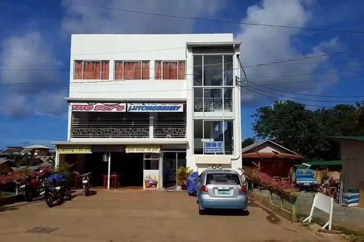 University Condotel by Oyo Rooms