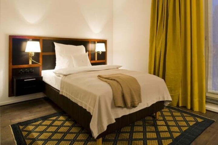 Room 15 of 114