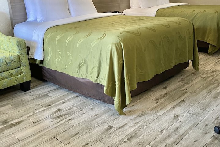1 Queen Bed Accessible (12 of 16)