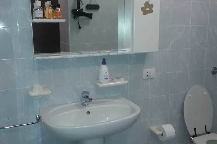 Room 5 of 10