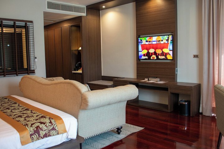 Room 17 of 100