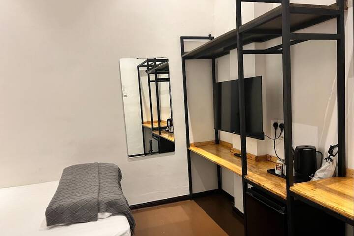 Room 8 of 19