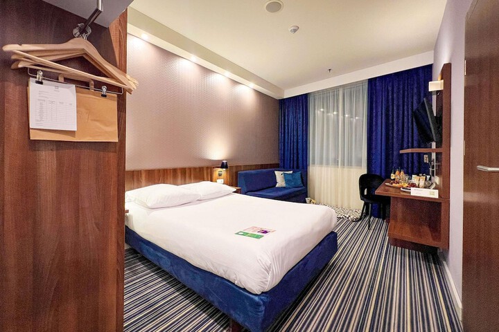 Room 15 of 72