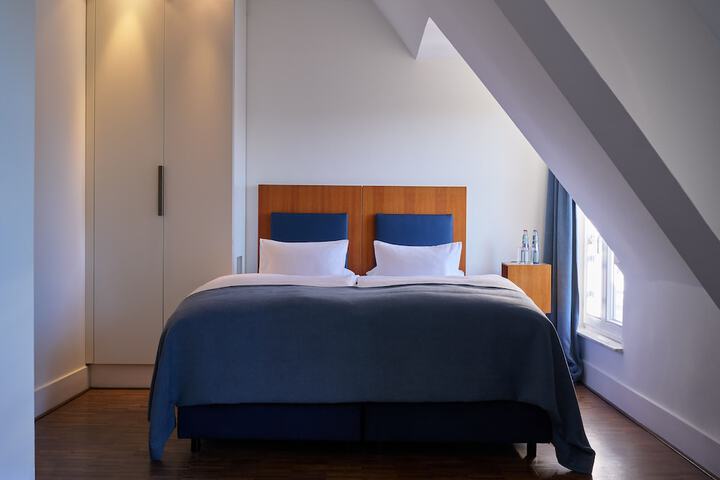 Room 12 of 36
