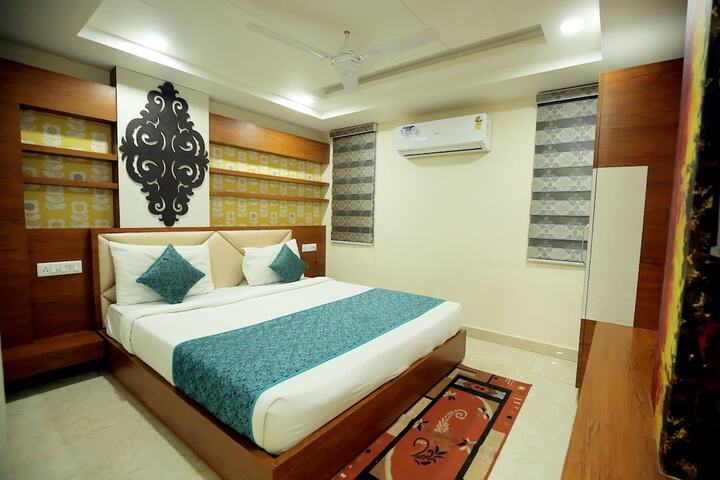 Room 8 of 17