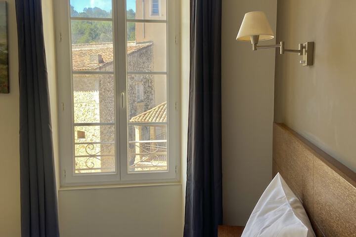 Room 10 of 81
