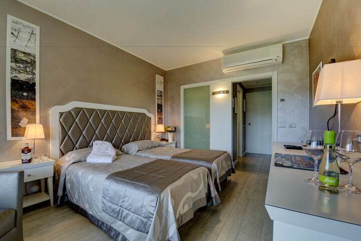 Room 13 of 148