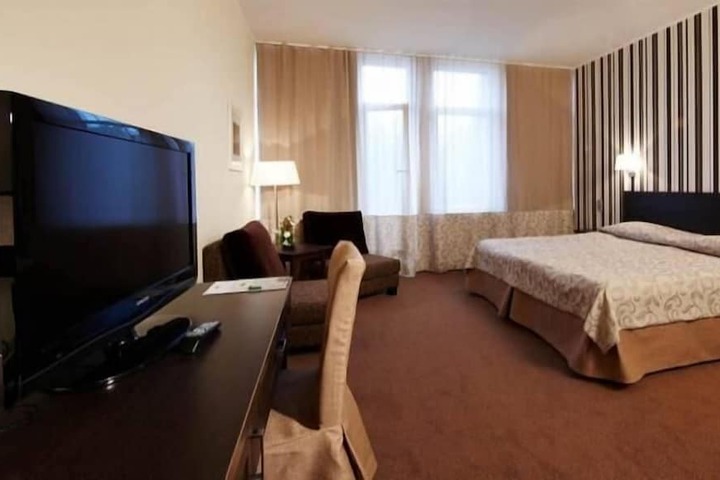 Room 27 of 123