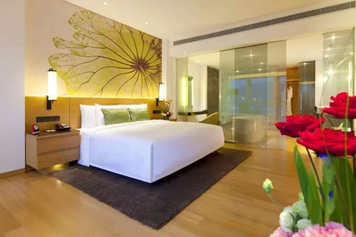 Room 9 of 38