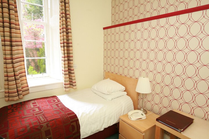 Room 4 of 108