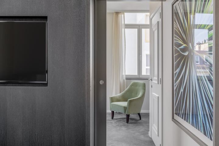 Room 34 of 68