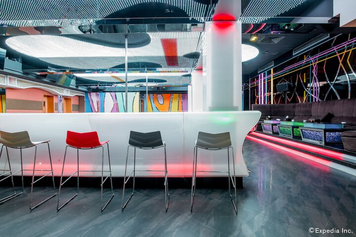 Lounge 73 of 80