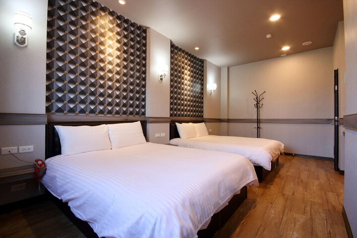 Room 12 of 30