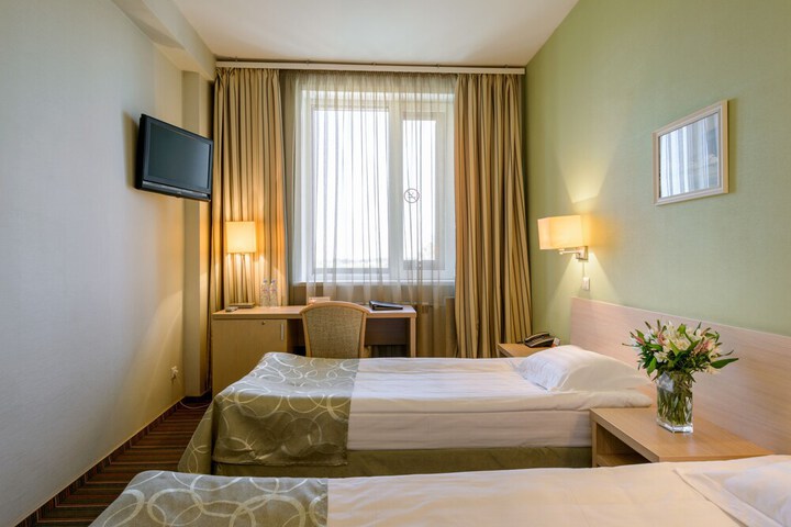 Room 7 of 28